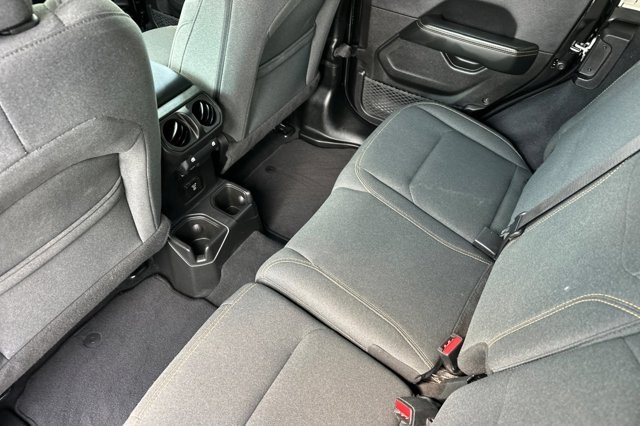 2024 Jeep Wrangler Sahara photo 12