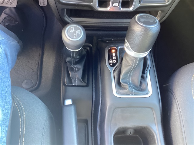 2024 Jeep Wrangler Sahara 4xe photo 21