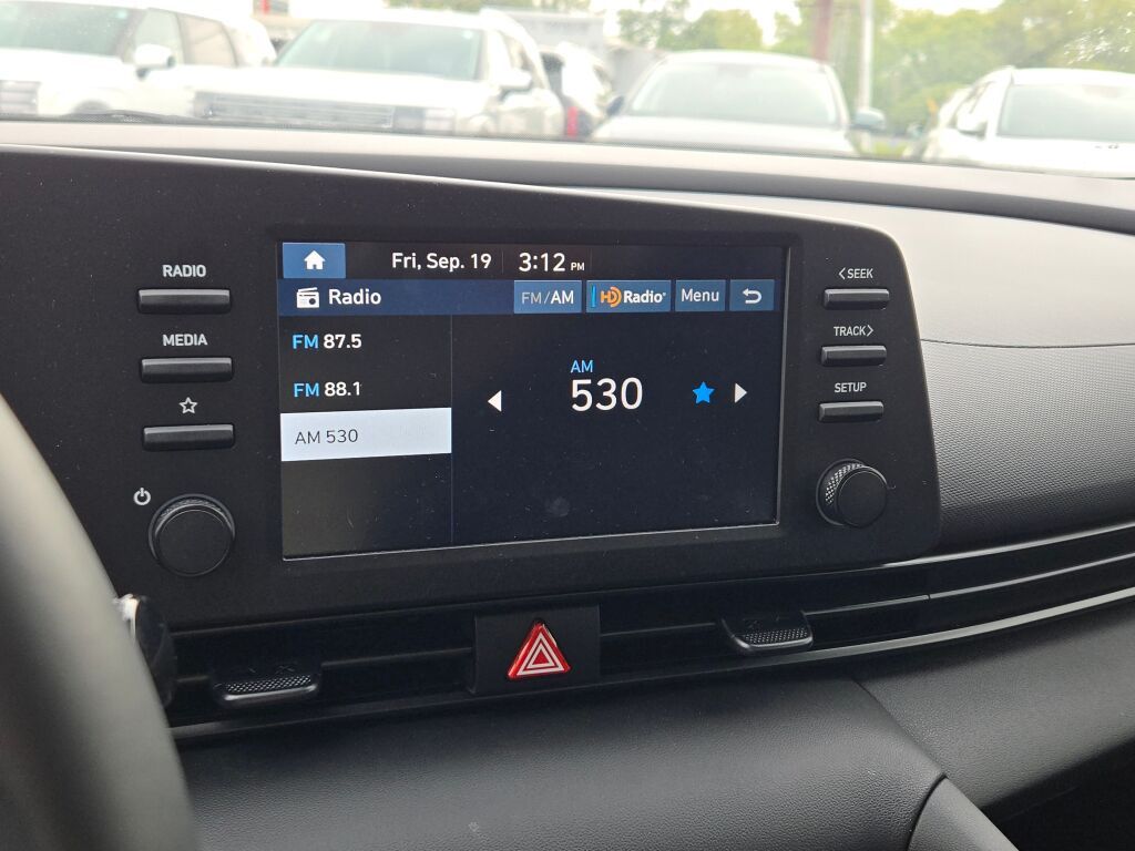 2025 Hyundai Elantra SEL Sport photo 24