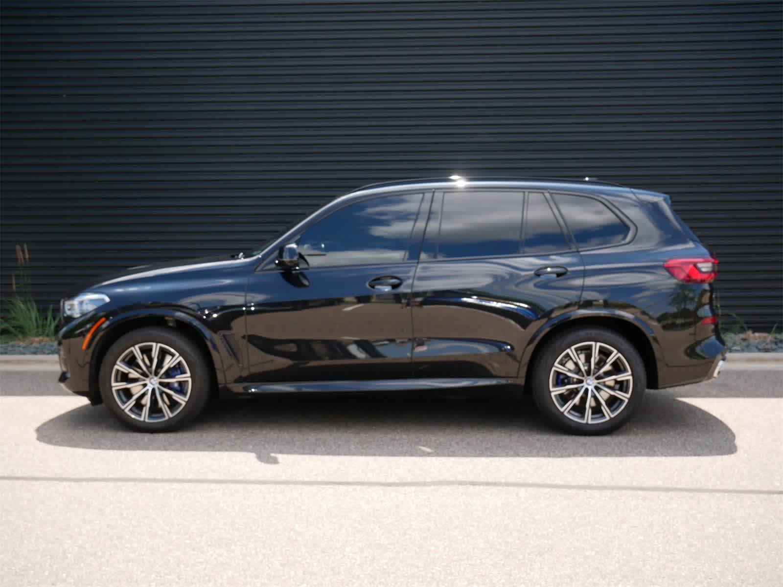 Used 2019 BMW X5 50i with VIN 5UXJU2C51KLB15575 for sale in Saint Paul, Minnesota