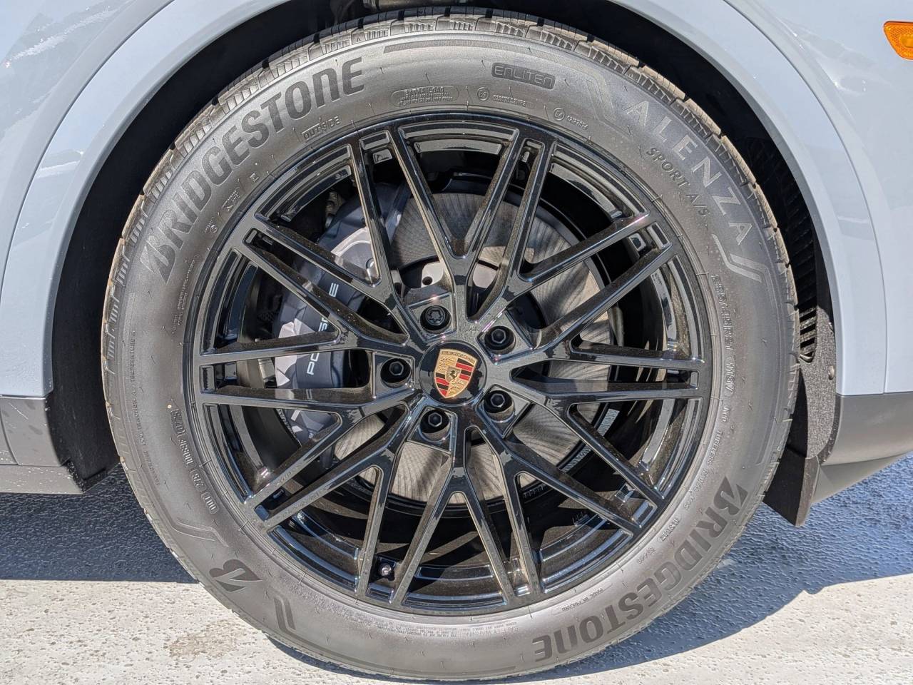 2025 Porsche Cayenne Coupe Base photo 28