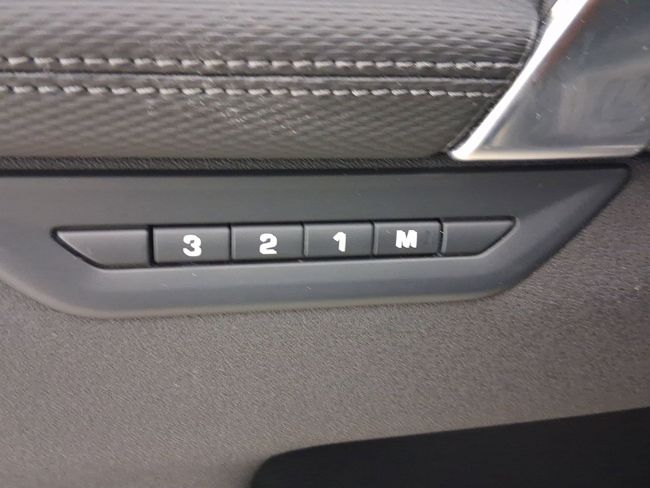 2025 Land Rover Discovery Sport Dynamic SE photo 13