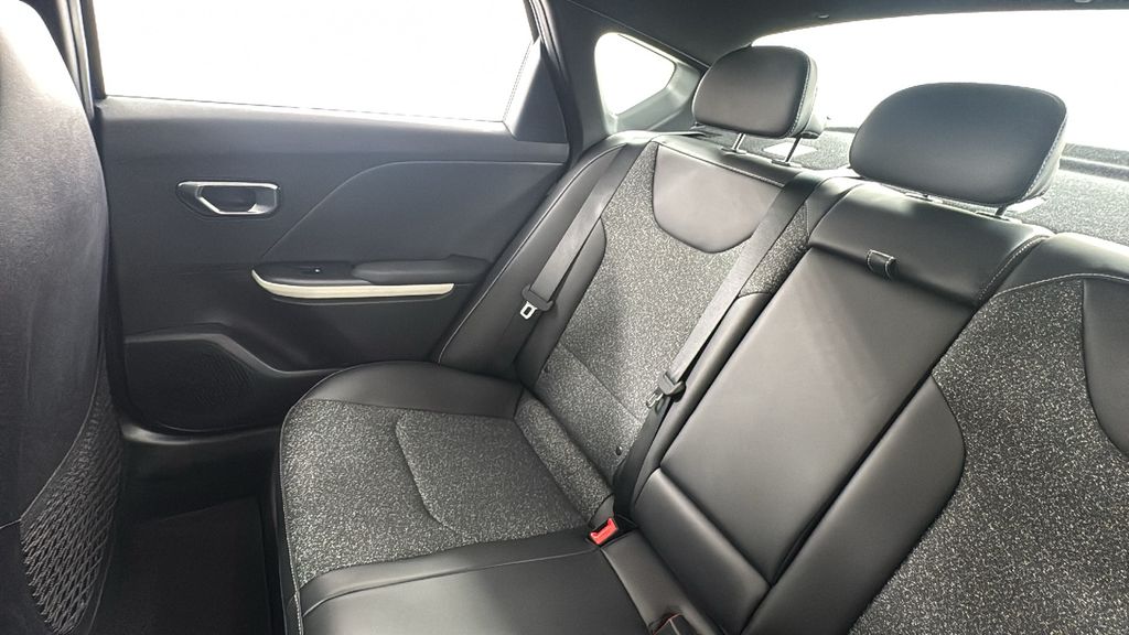 2025 Kia K4 GT-Line photo 14