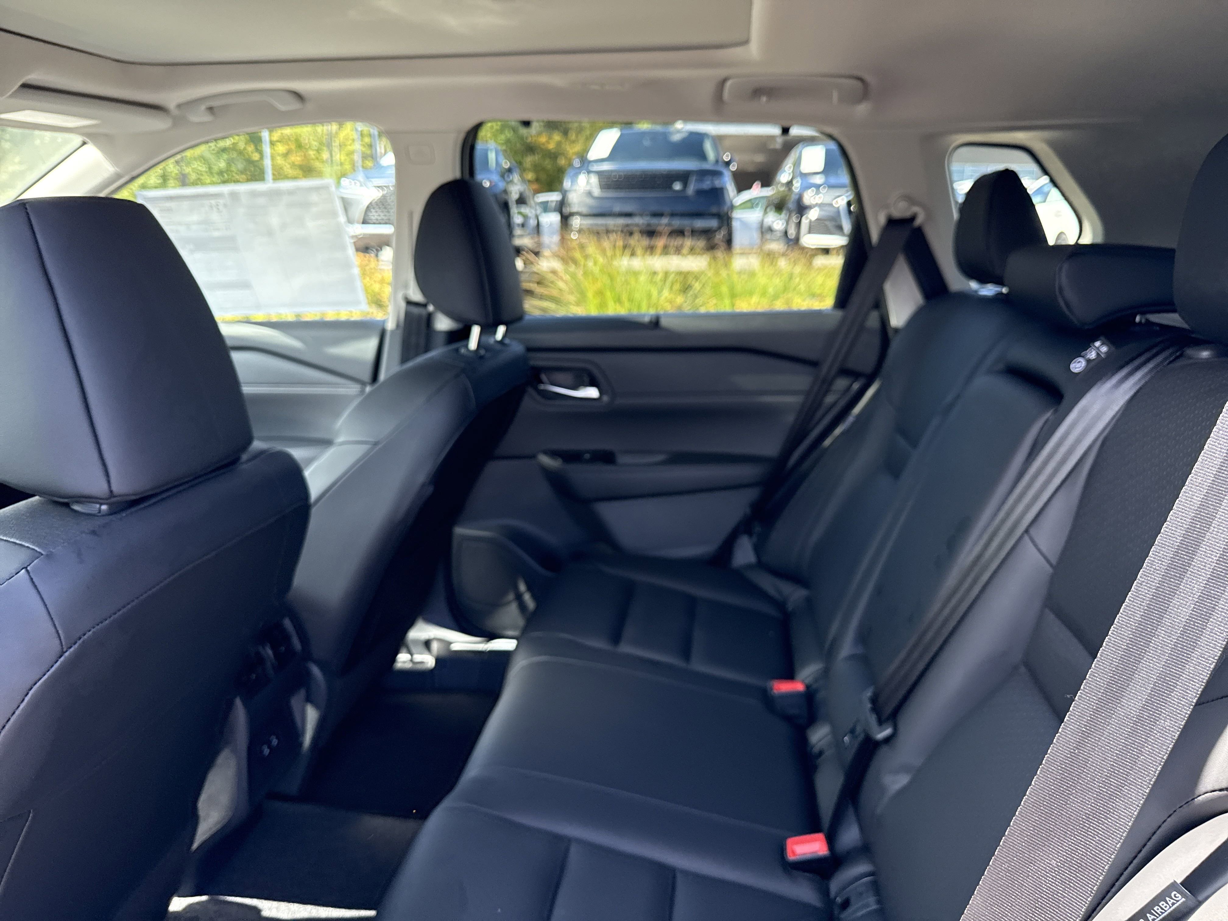 2026 Nissan Rogue SV photo 3