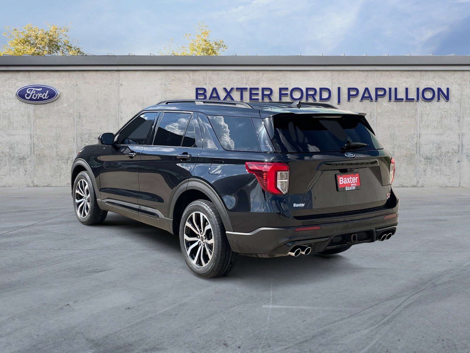2022 Ford Explorer ST photo 3