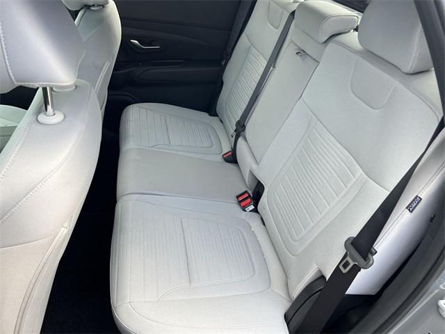 2025 Hyundai Santa Cruz SE photo 3