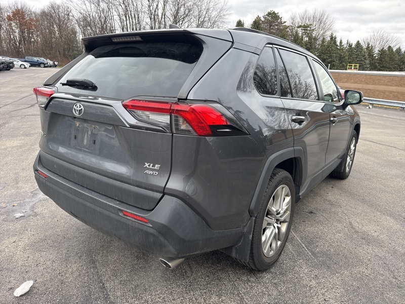 2019 Toyota RAV4 XLE Premium photo 2