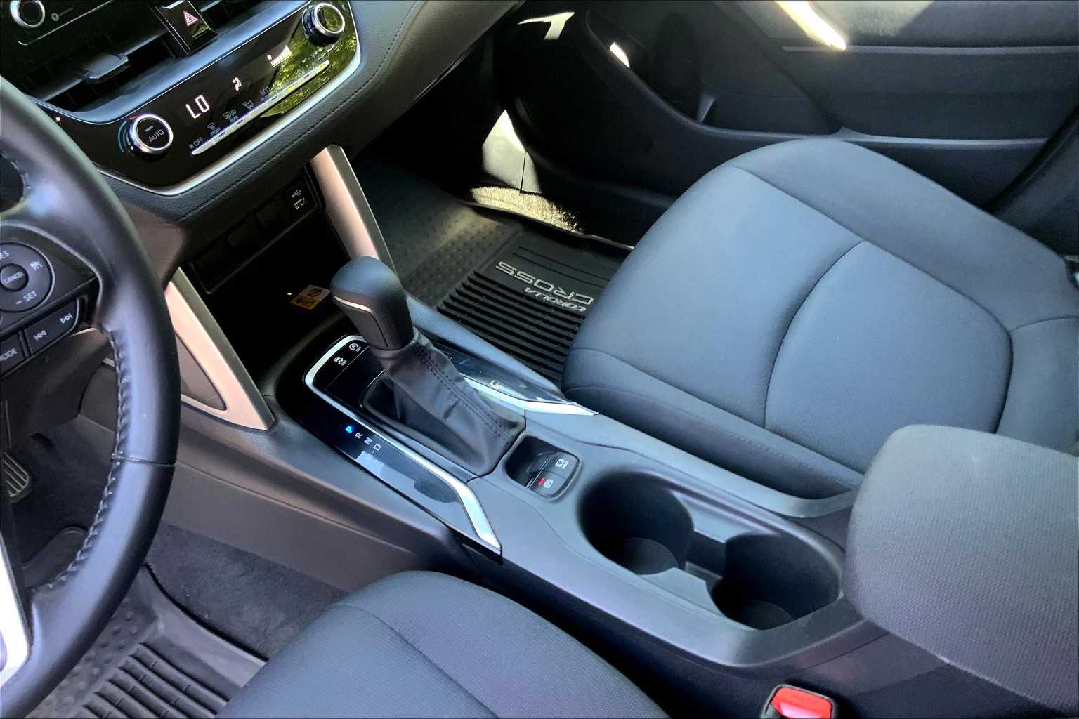 2022 Toyota Corolla Cross LE photo 15