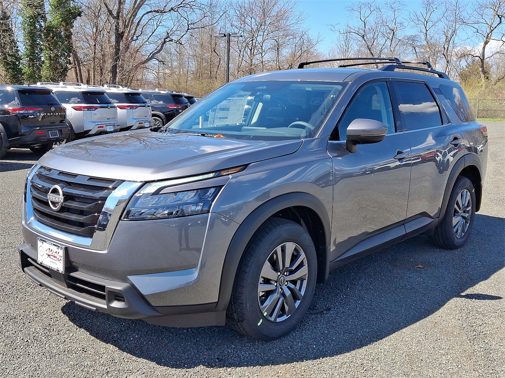 2025 Nissan Pathfinder SV photo 2
