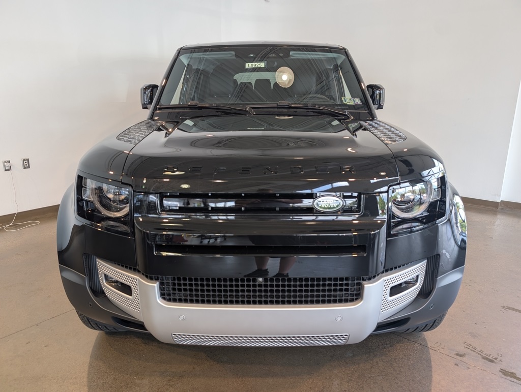 2025 Land Rover Defender 110 S photo 2