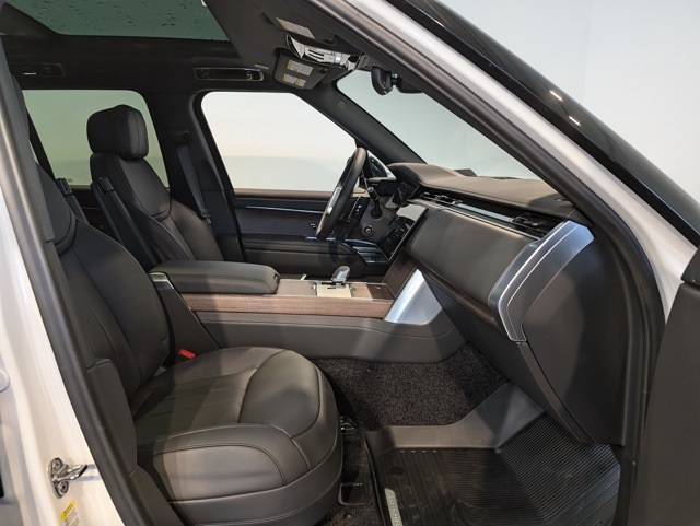 2025 Land Rover Range Rover SE photo 30