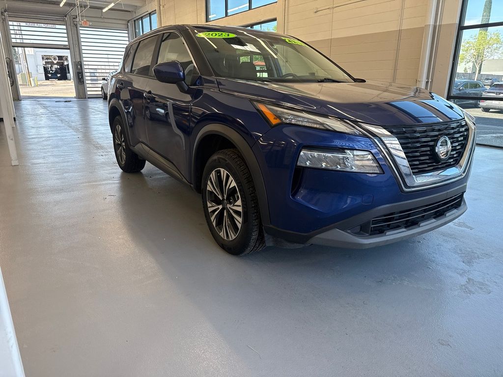 2023 Nissan Rogue SV photo 3