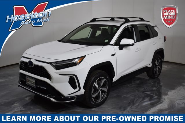 2023 Toyota RAV4 SE's photo