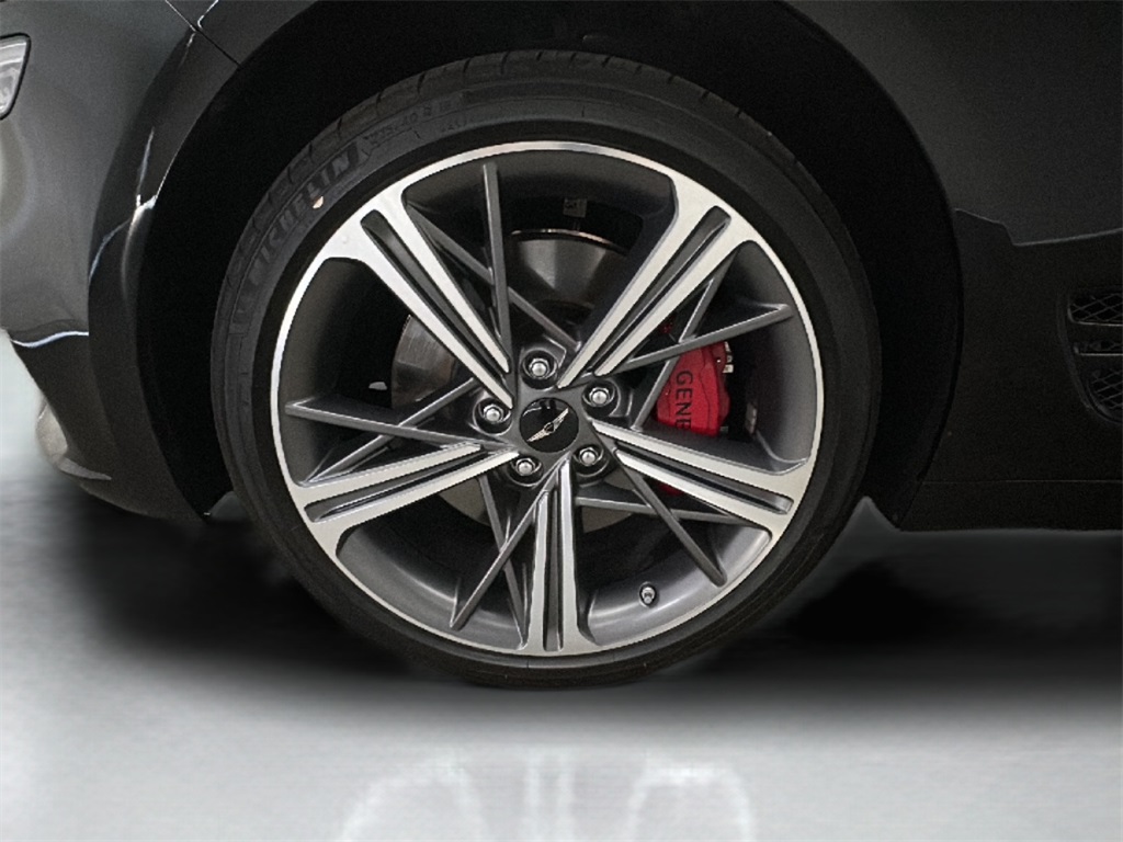 2025 Genesis G70 2.5T photo 3