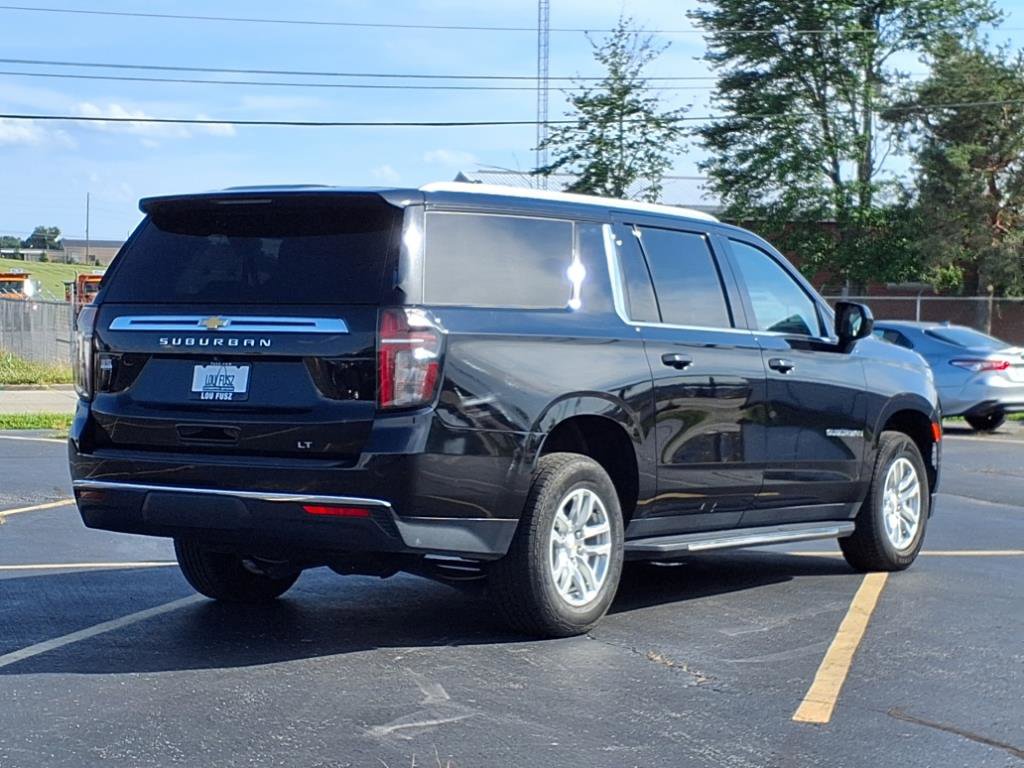 2023 Chevrolet Suburban LT photo 3