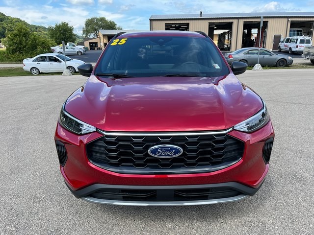 2025 Ford Escape ST-Line photo 2