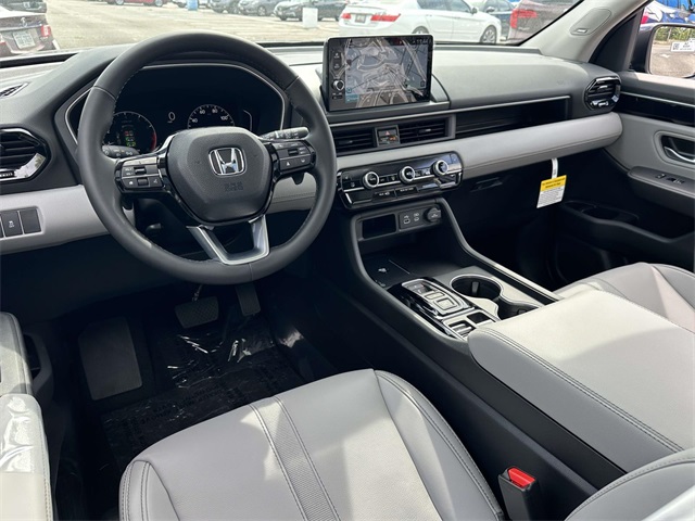2025 Honda Pilot Touring photo 2