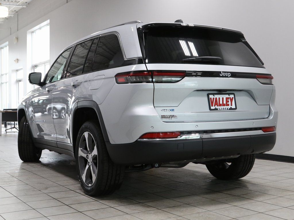 2023 Jeep Cherokee 4xe photo 3