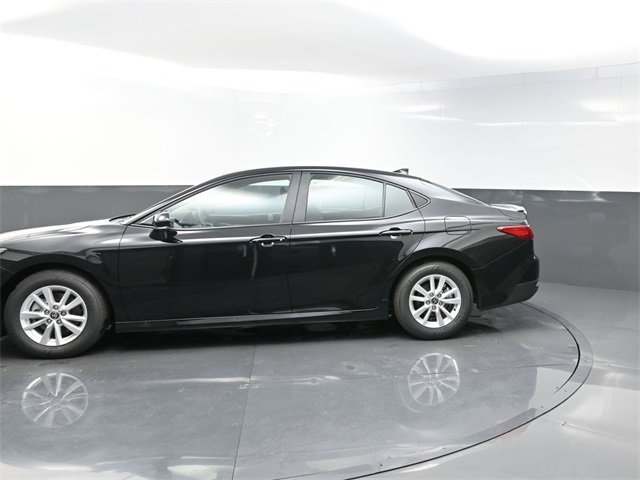 2025 Toyota Camry LE photo 4