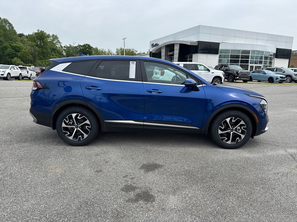 2024 Kia Sportage EX photo 2