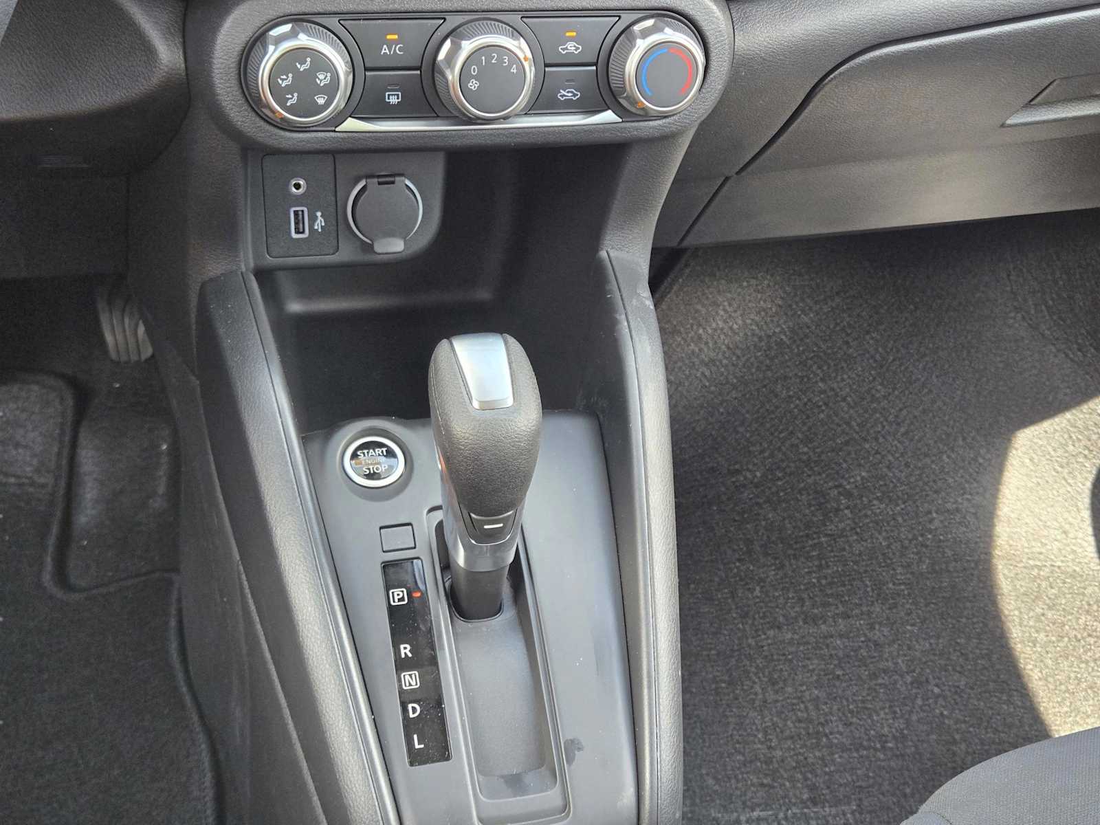2025 Nissan Kicks Play S photo 26
