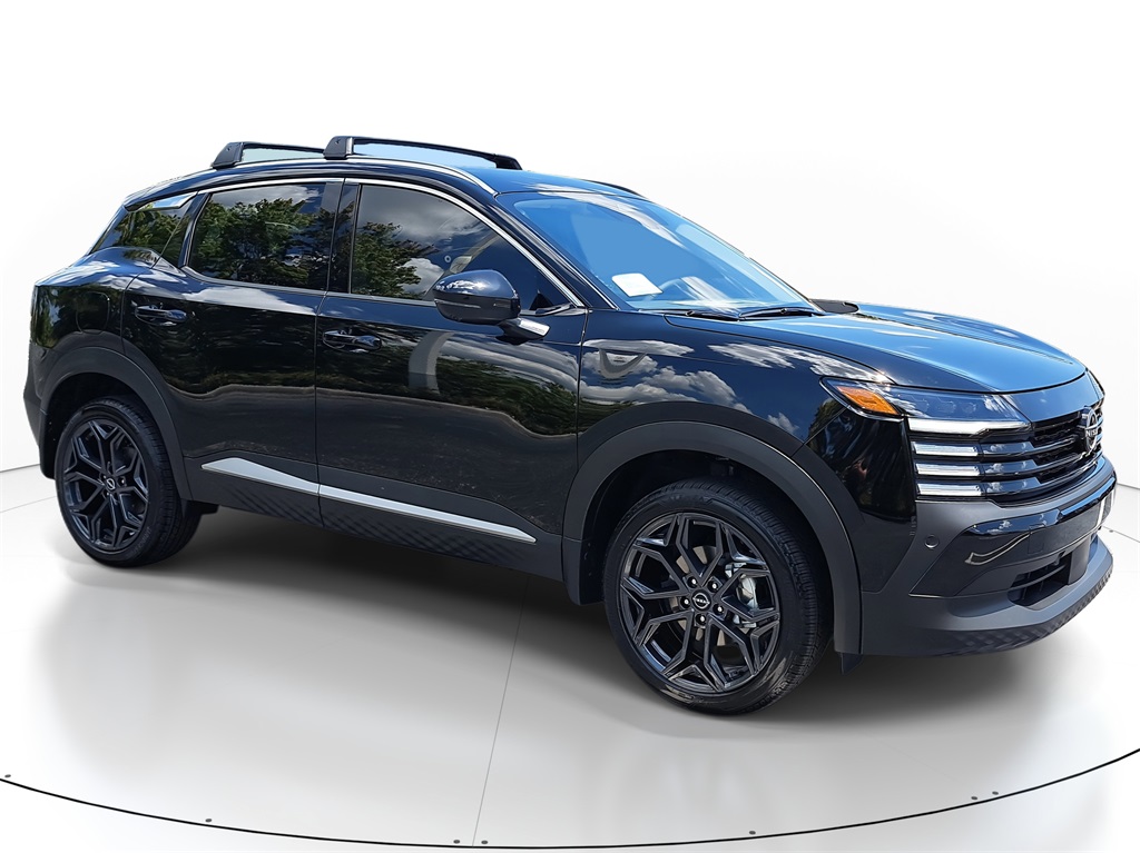 2025 Nissan Kicks SR photo 2