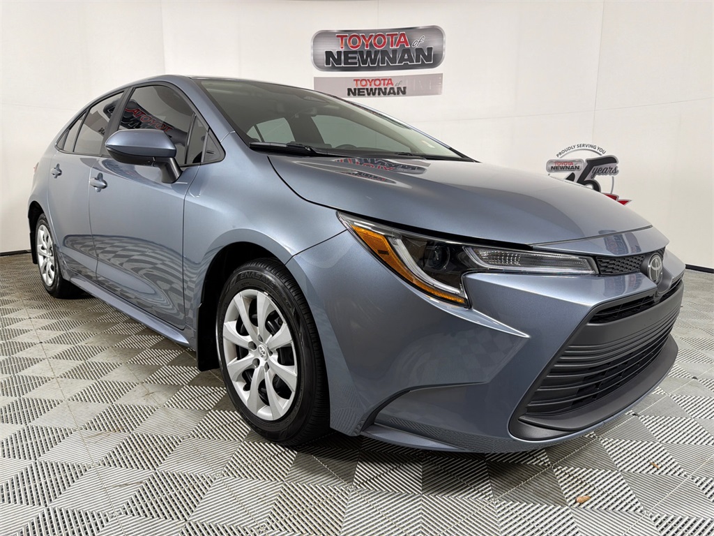 2025 Toyota Corolla LE's photo