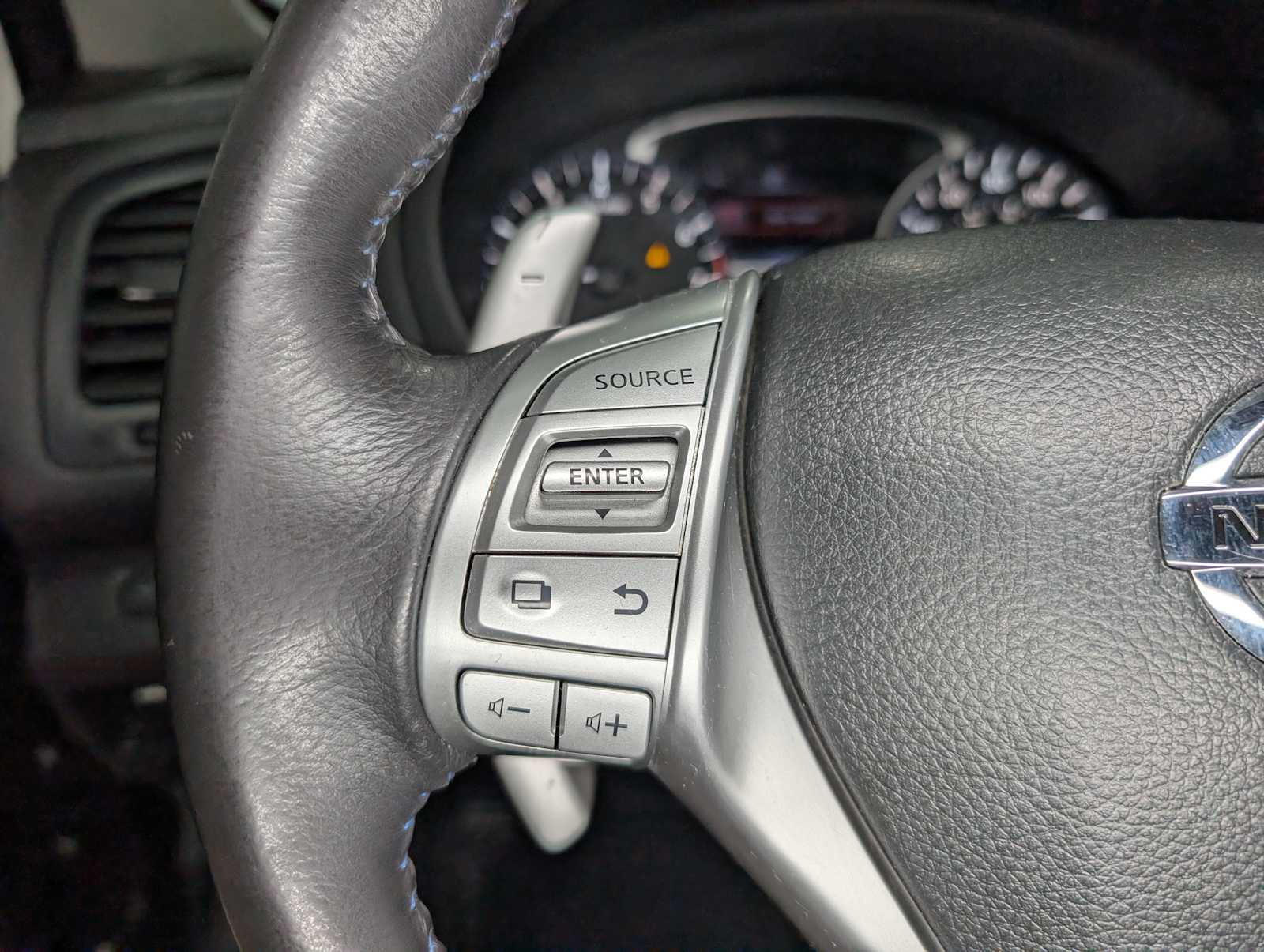 2016 Nissan Altima 2.5 SR photo 32