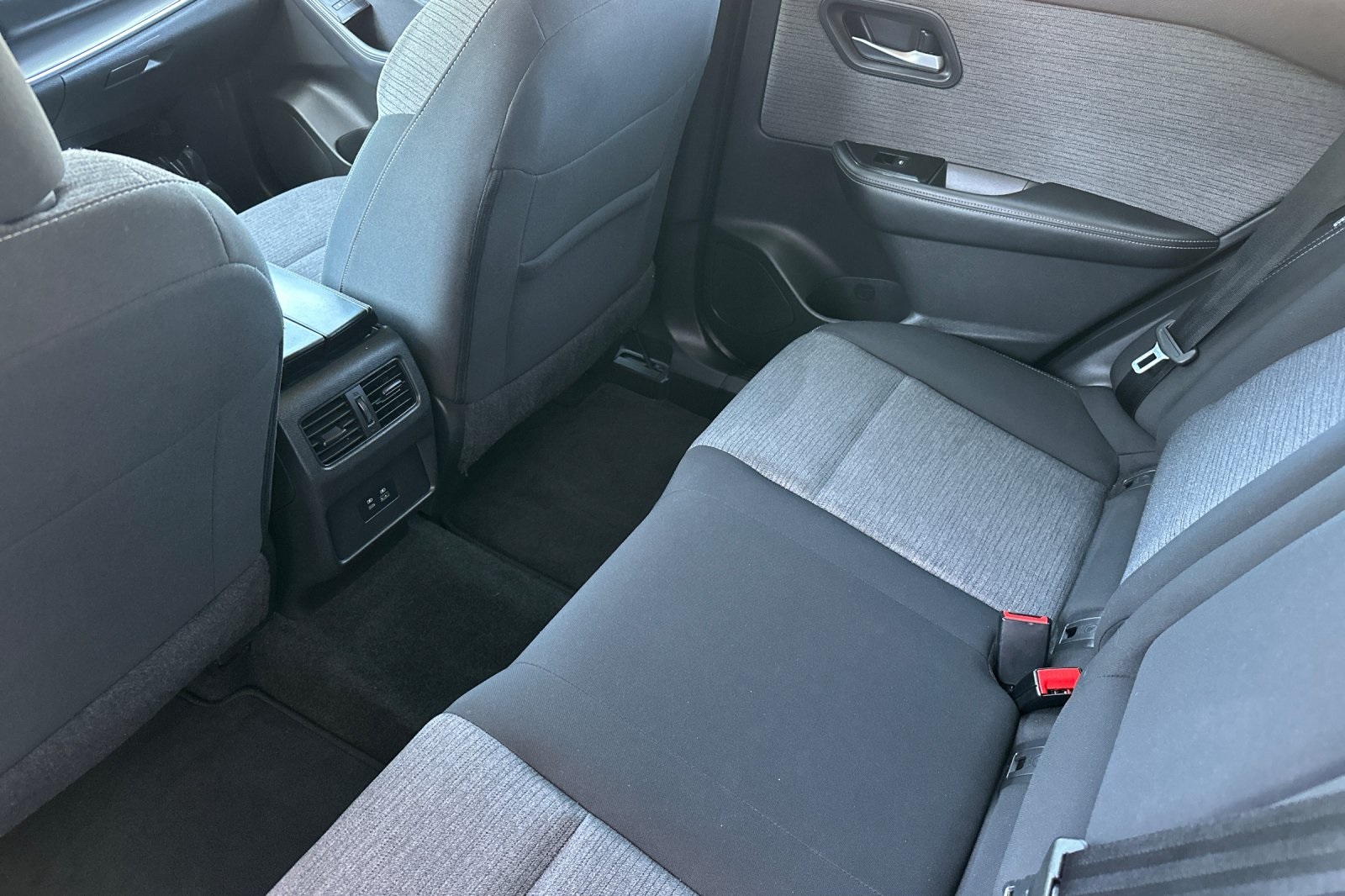 2023 Nissan Rogue SV photo 7