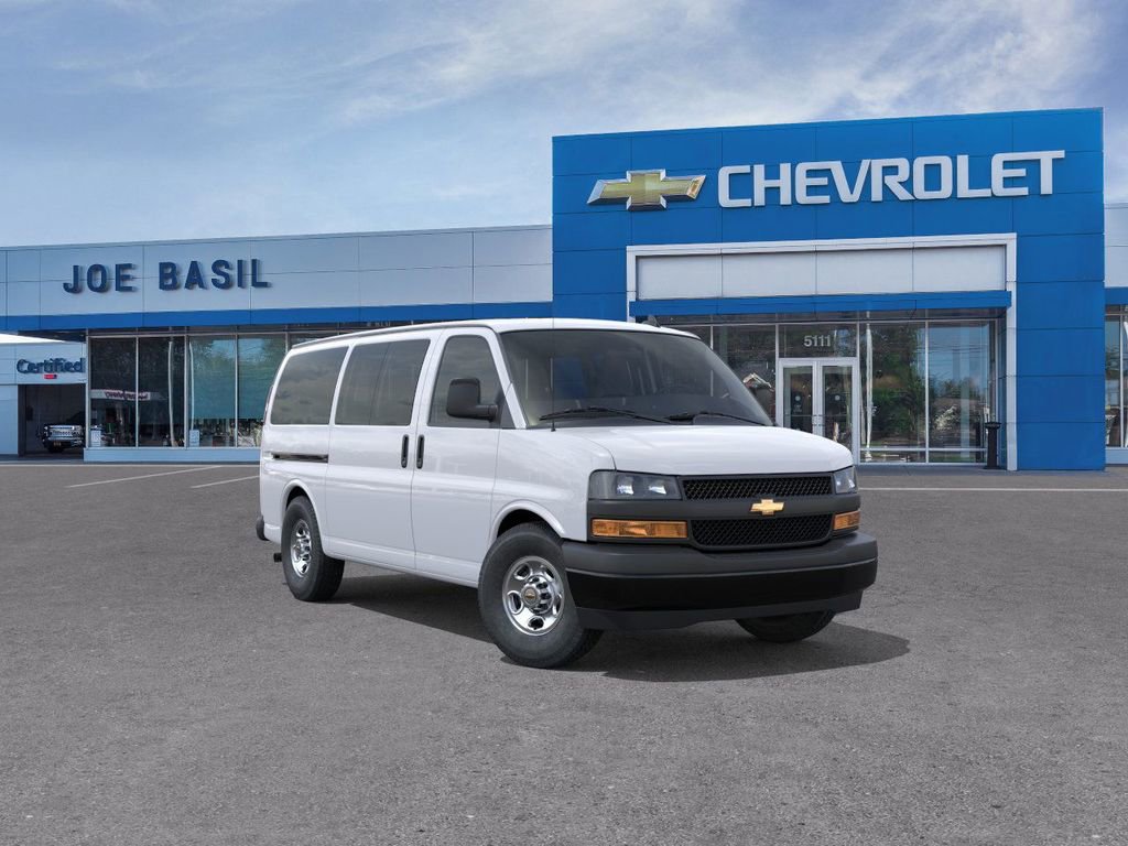2025 Chevrolet Express Passenger LS's photo
