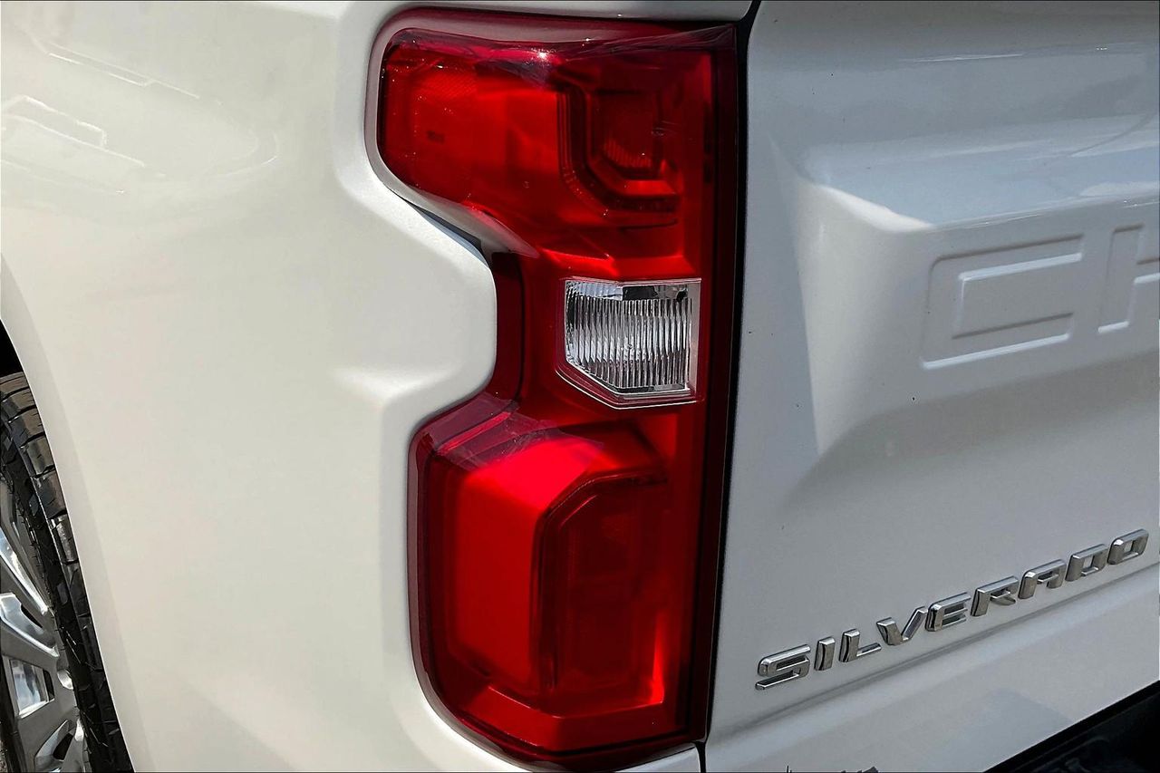 2021 Chevrolet Silverado 1500 High Country photo 21