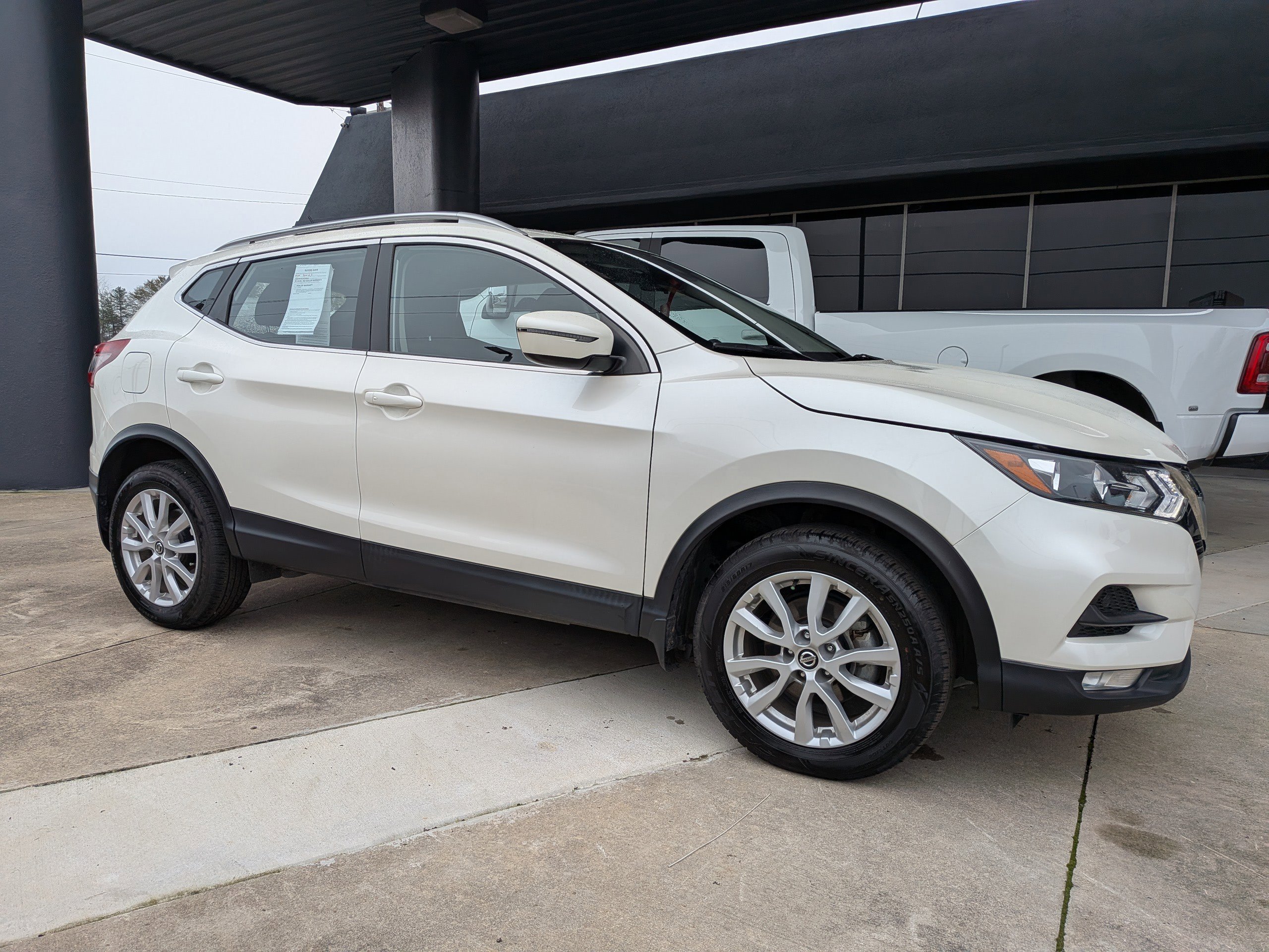 2021 Nissan Rogue Sport SV's photo