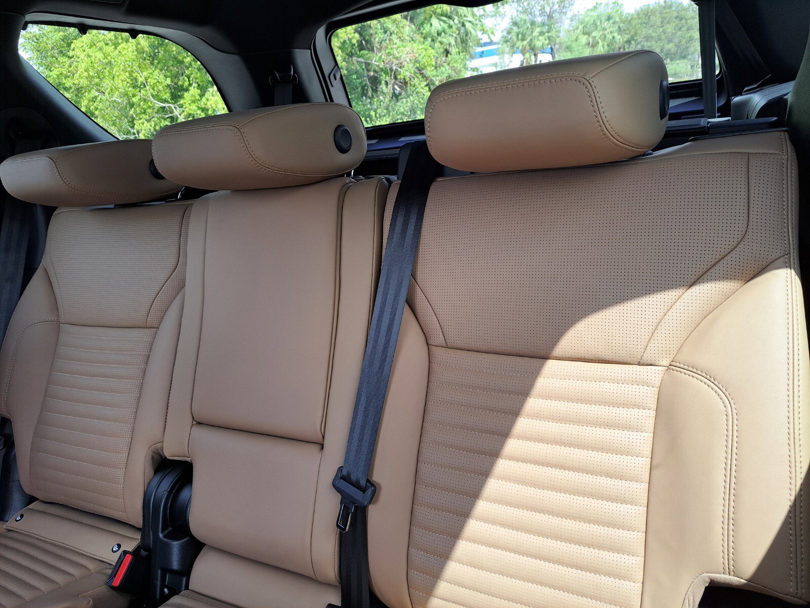 2025 Land Rover Discovery SE photo 16