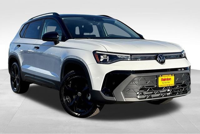 2025 Volkswagen Taos SE Black's photo