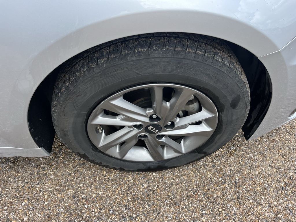 2019 Kia Optima LX photo 13