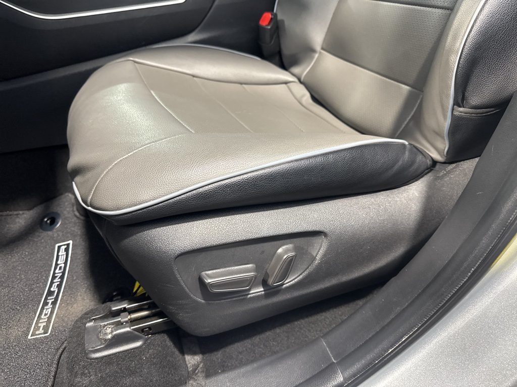 2022 Toyota Highlander LE photo 27