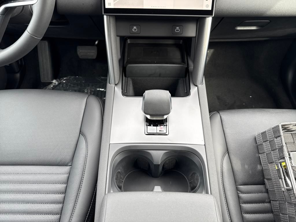 2025 Land Rover Discovery Sport S photo 25
