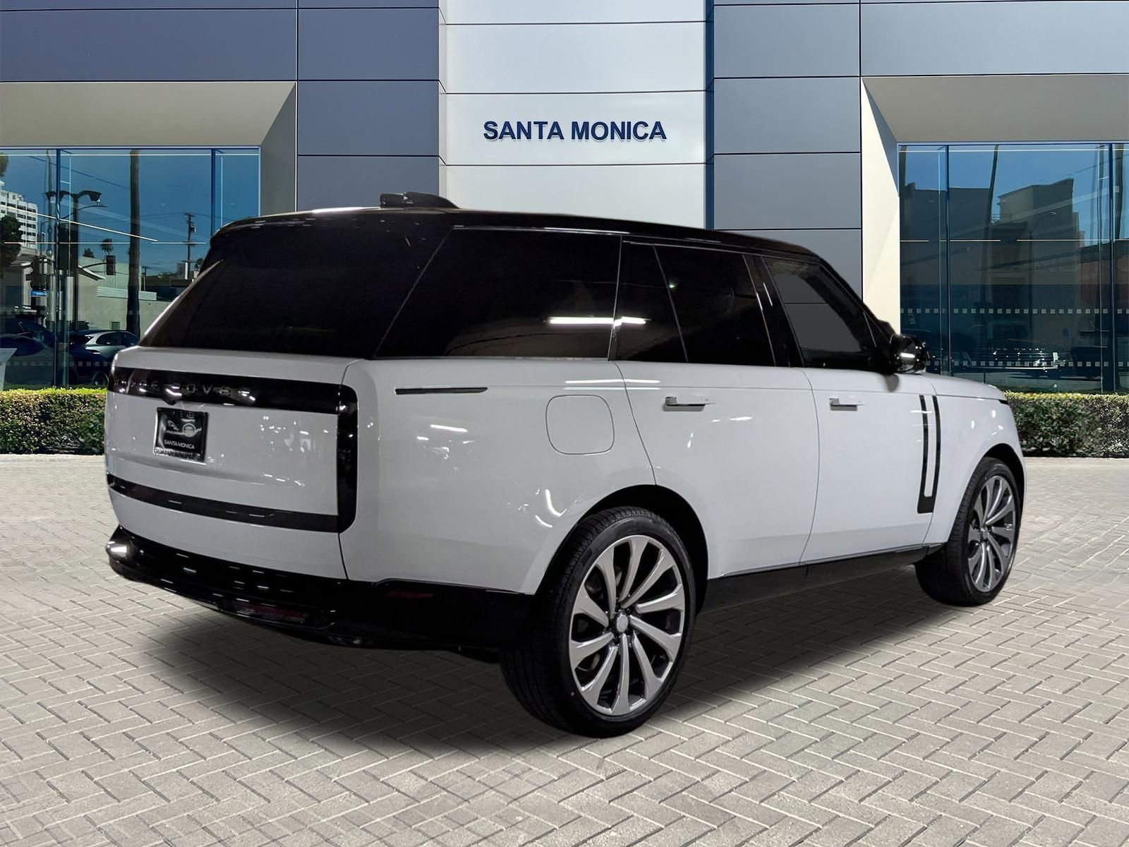2025 Land Rover Range Rover SE photo 2