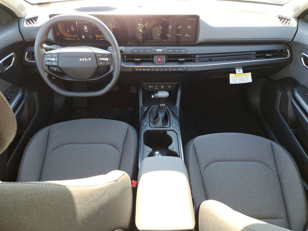 2025 Kia K4 LXS photo 14