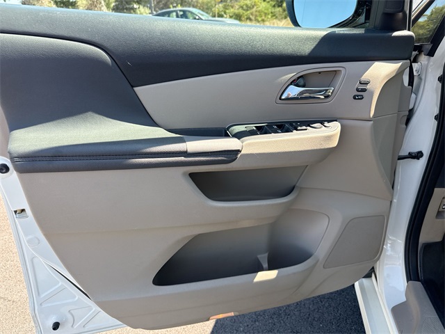 2015 Honda Odyssey Touring photo 14