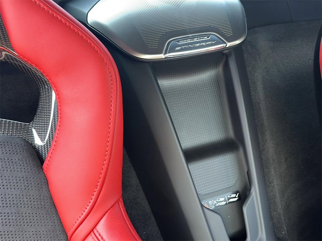 2025 Chevrolet Corvette Stingray 2LT photo 18