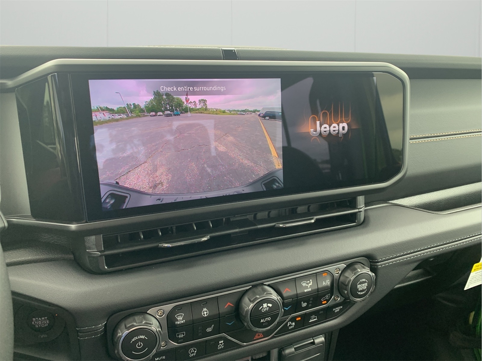 2025 Jeep Gladiator Sport photo 14