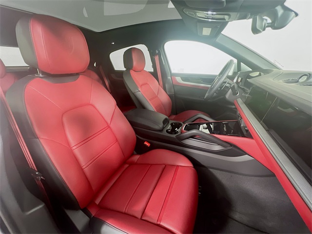 2025 Porsche Cayenne Coupe photo 27