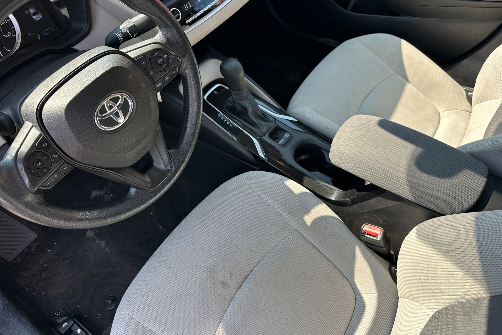 2021 Toyota Corolla LE photo 3