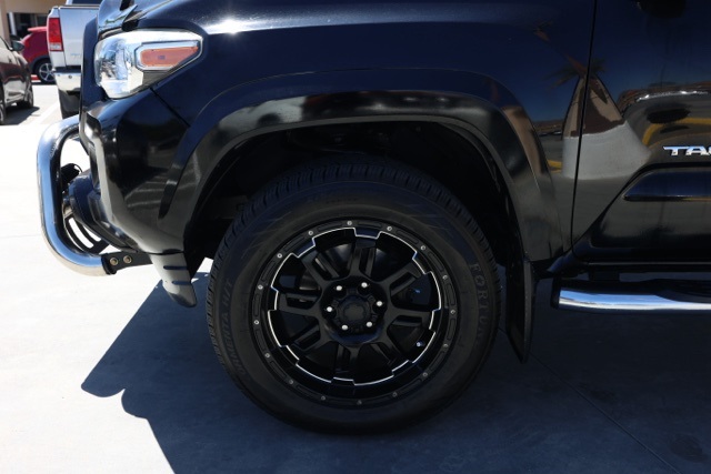 2017 Toyota Tacoma SR5 photo 10