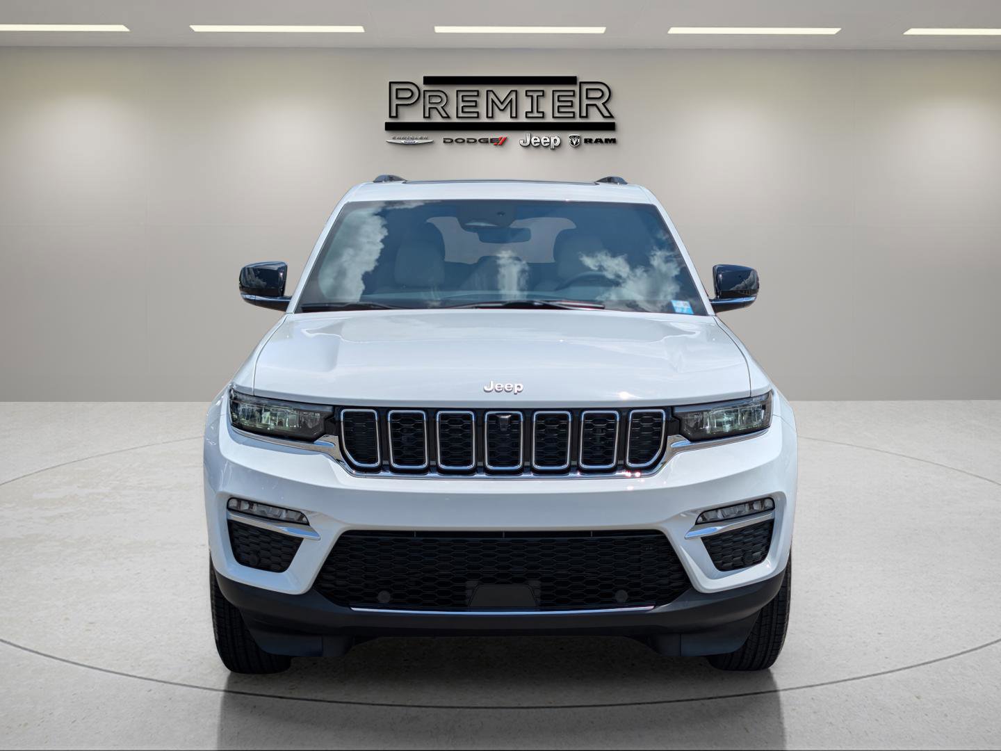 2025 Jeep Grand Cherokee Limited photo 2