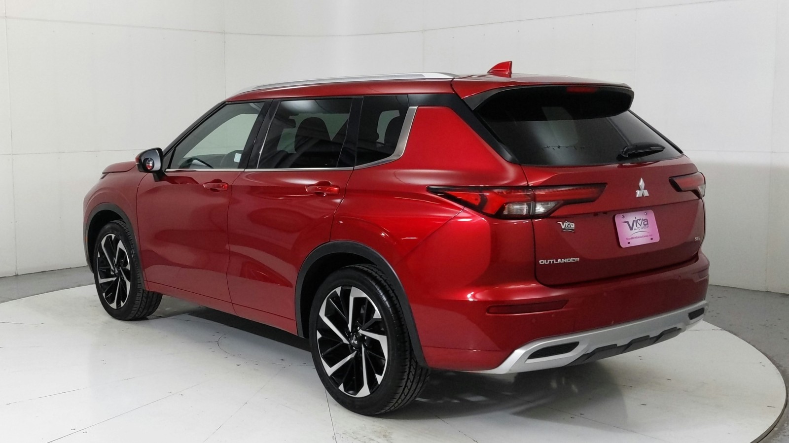 Used 2022  Mitsubishi SEL image 3