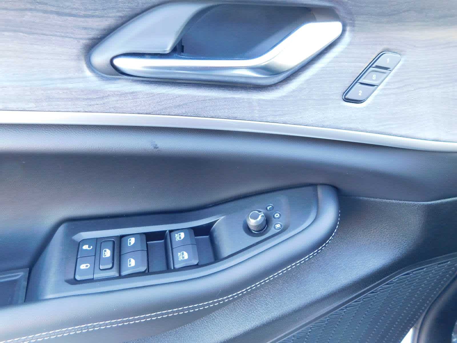 2025 Jeep Grand Cherokee Limited photo 12