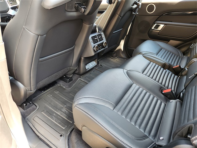 2025 Land Rover Discovery S photo 15