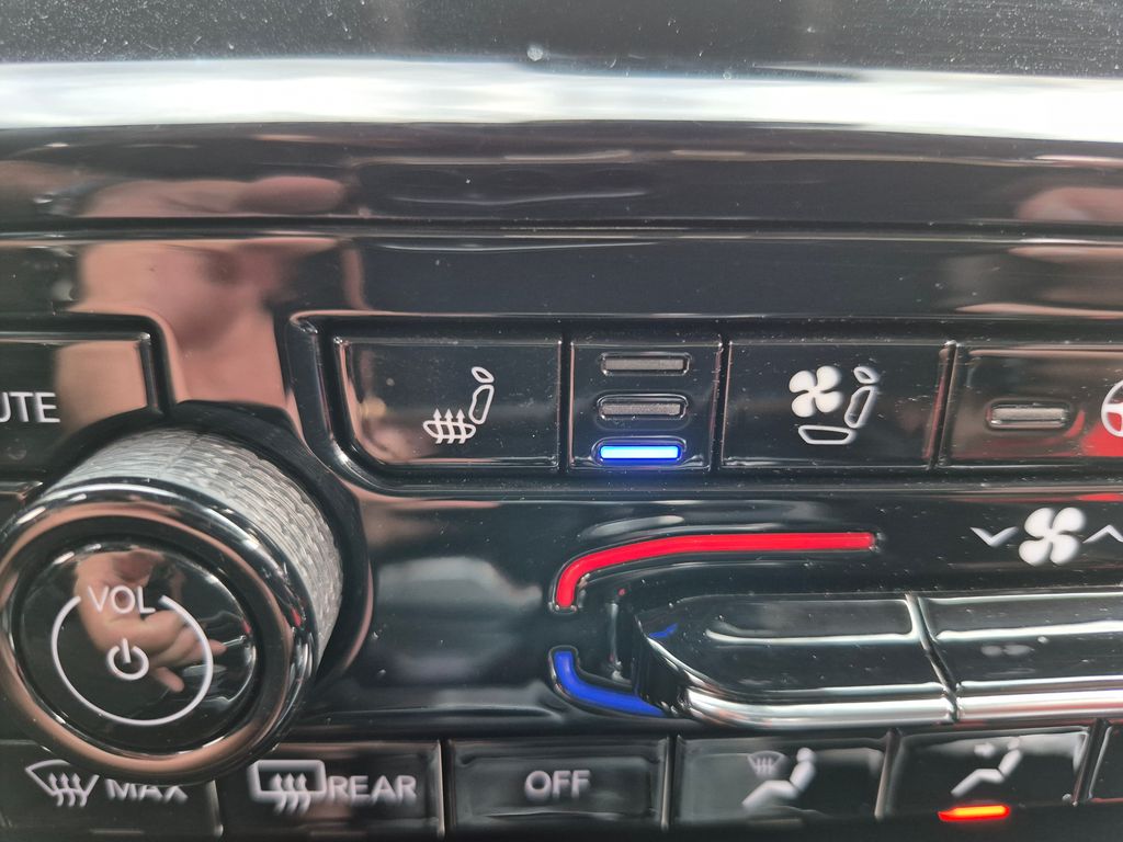 2023 Jeep Grand Cherokee Anniversary Edition photo 17
